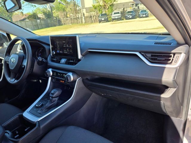 Used 2025 Toyota RAV4 XLE image 30