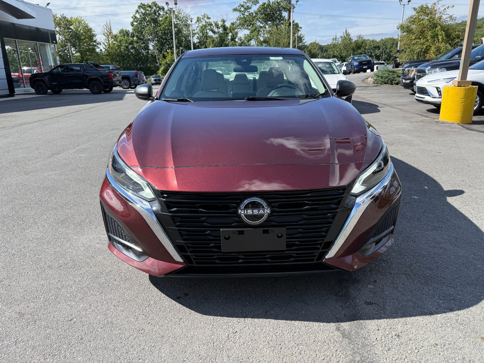 Used 2025 Nissan Altima 2.5 SV FWD image 8