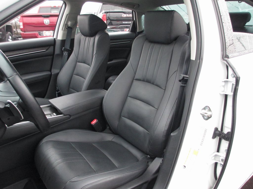 Used 2019 Honda Accord Touring image 17