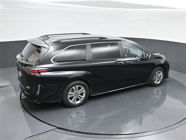 Used 2022 Toyota Sienna XSE image 48