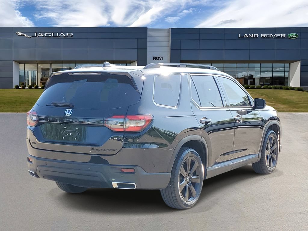 Used 2025 Honda Pilot Black Edition image 3