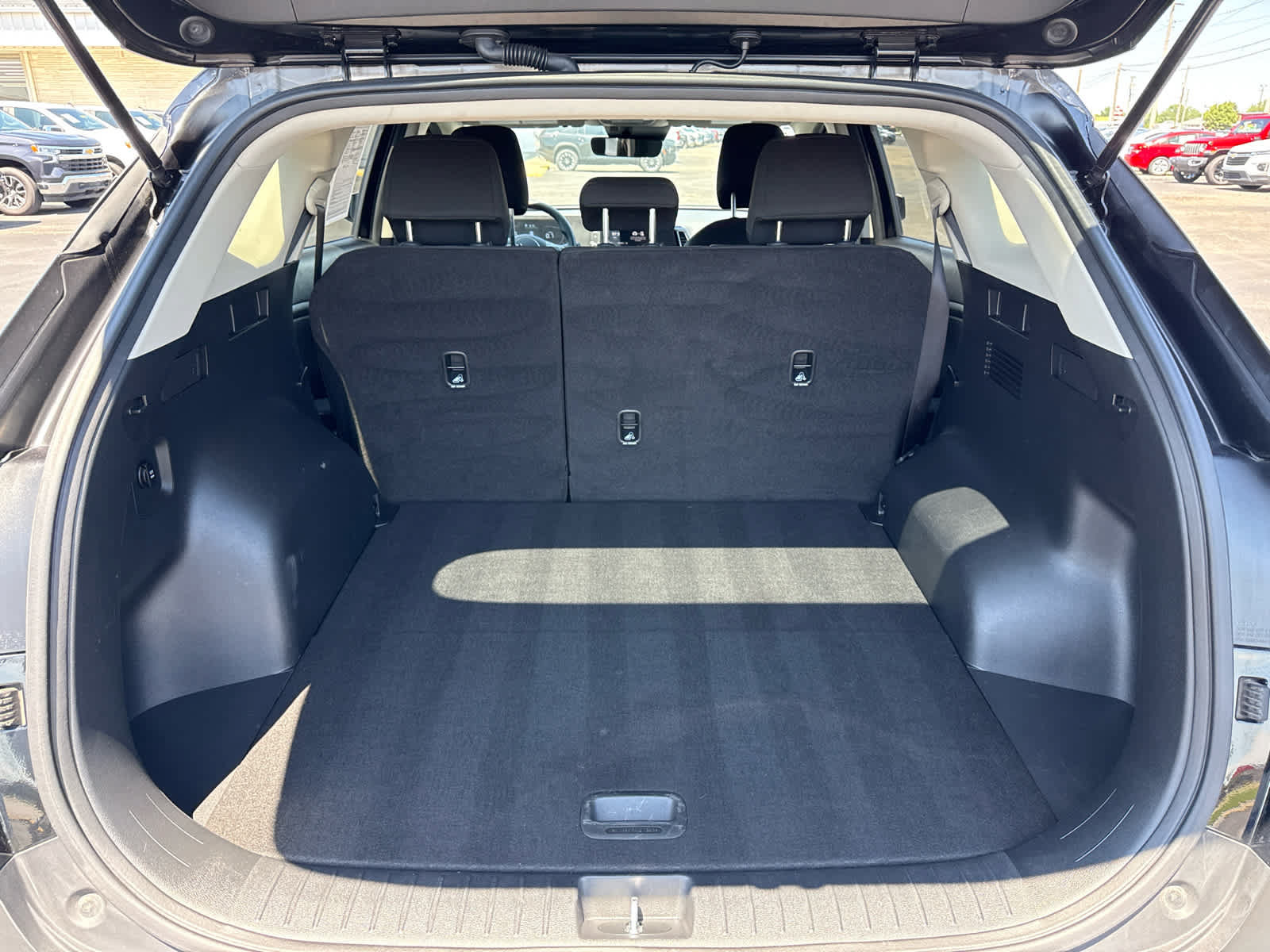 Used 2025 Kia Sportage LX FWD image 21