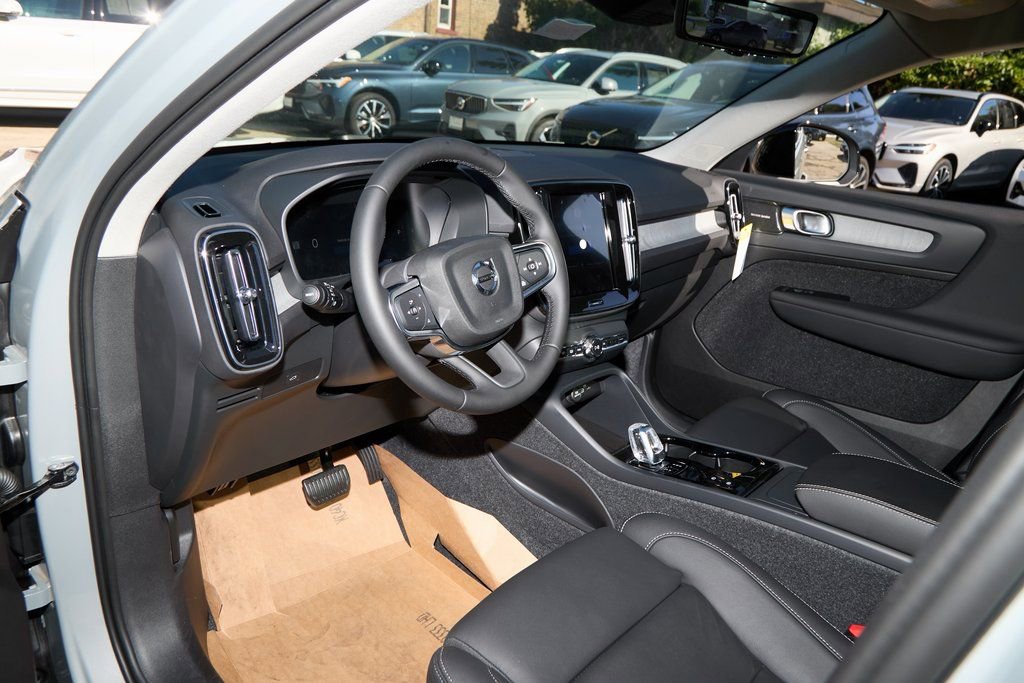 New 2026 Volvo XC40 B5 Ultra w/ Climate Package image 12