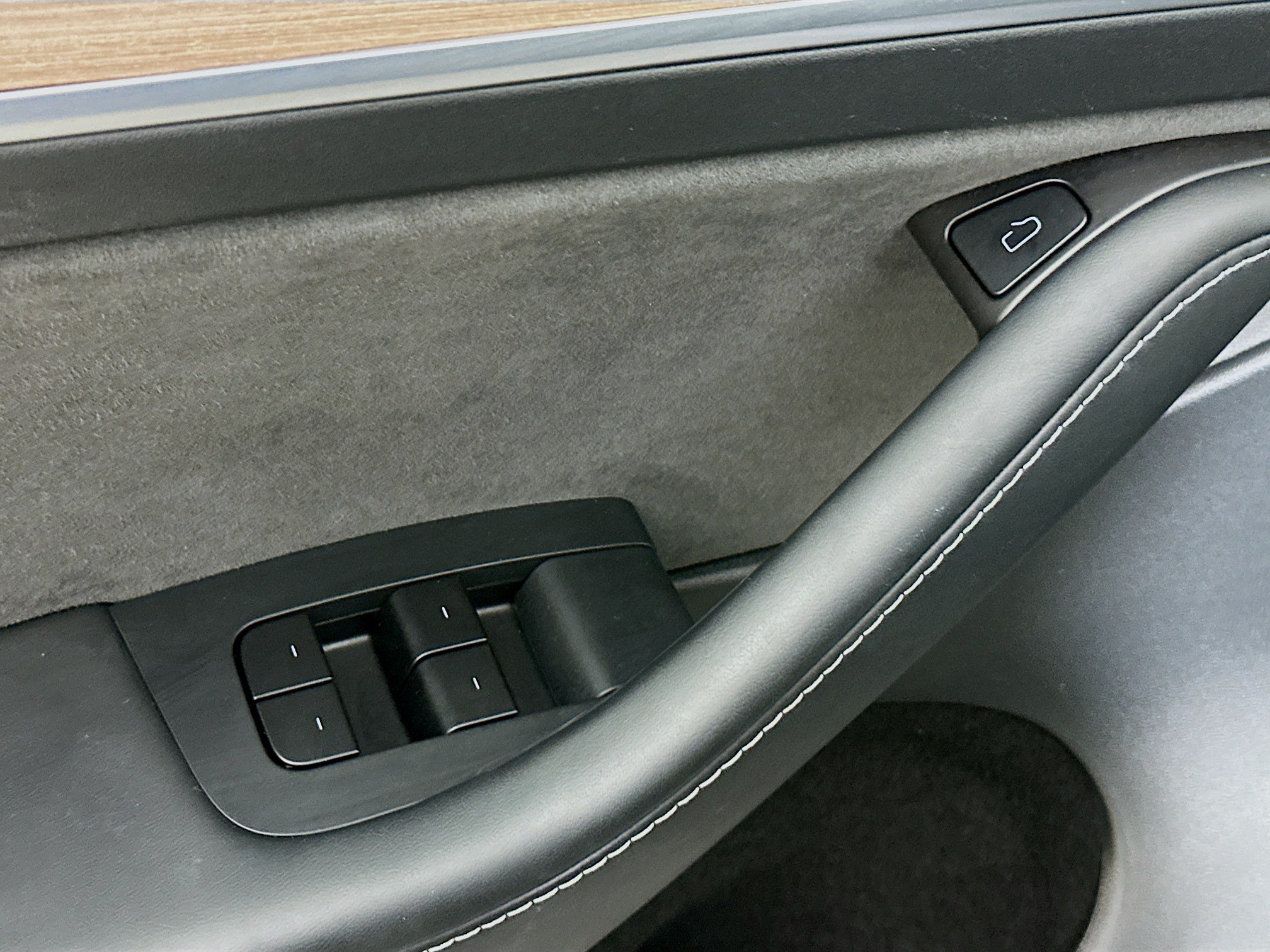 Used 2025 Tesla Model Y Long Range RWD image 15