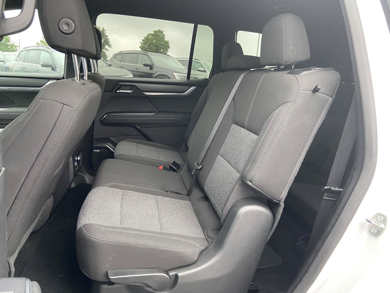 Used 2025 GMC Acadia Elevation AWD/4WD image 18
