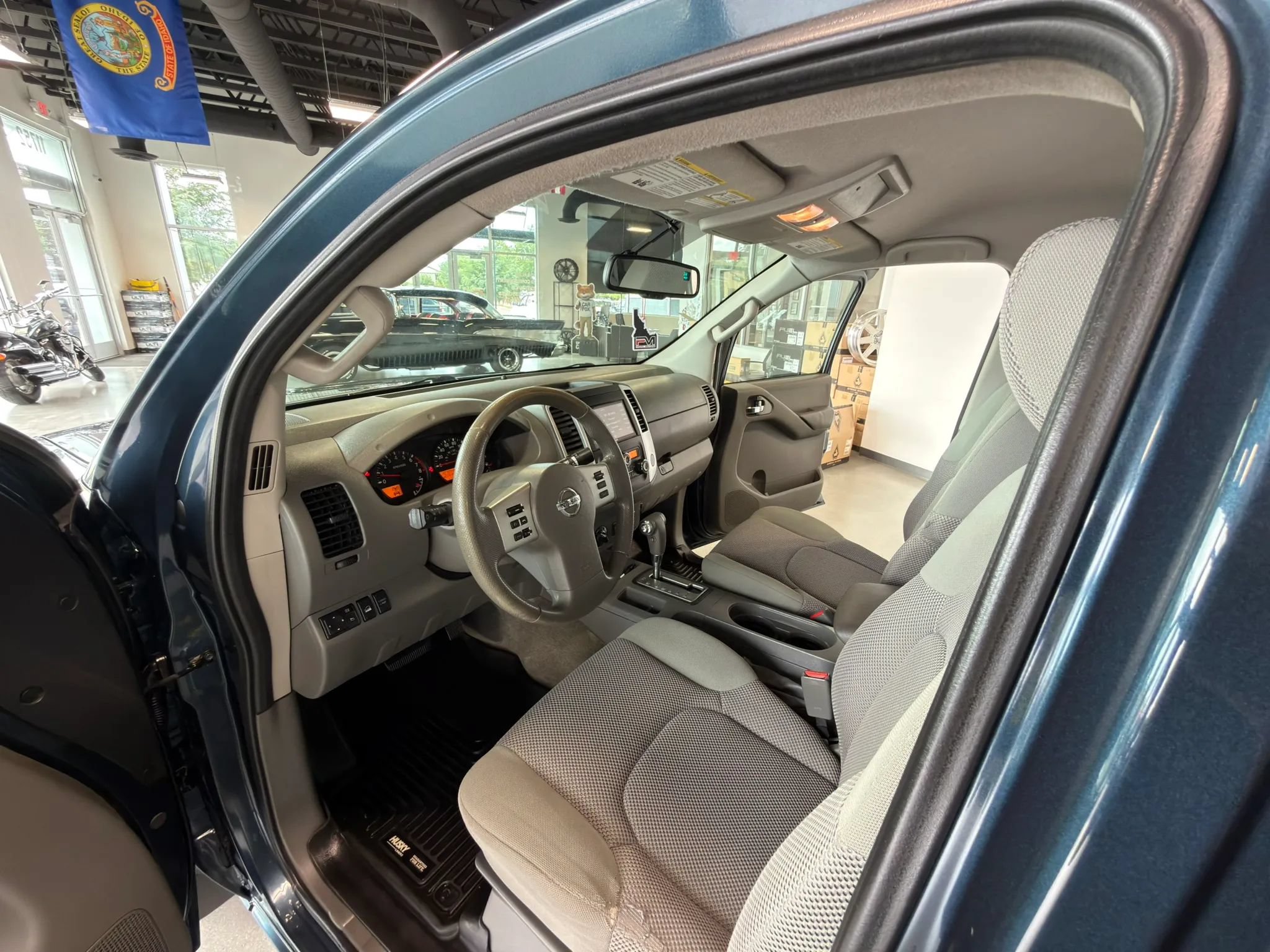 Used 2013 Nissan Frontier SV w/ SV Value Truck Pkg AWD/4WD image 12