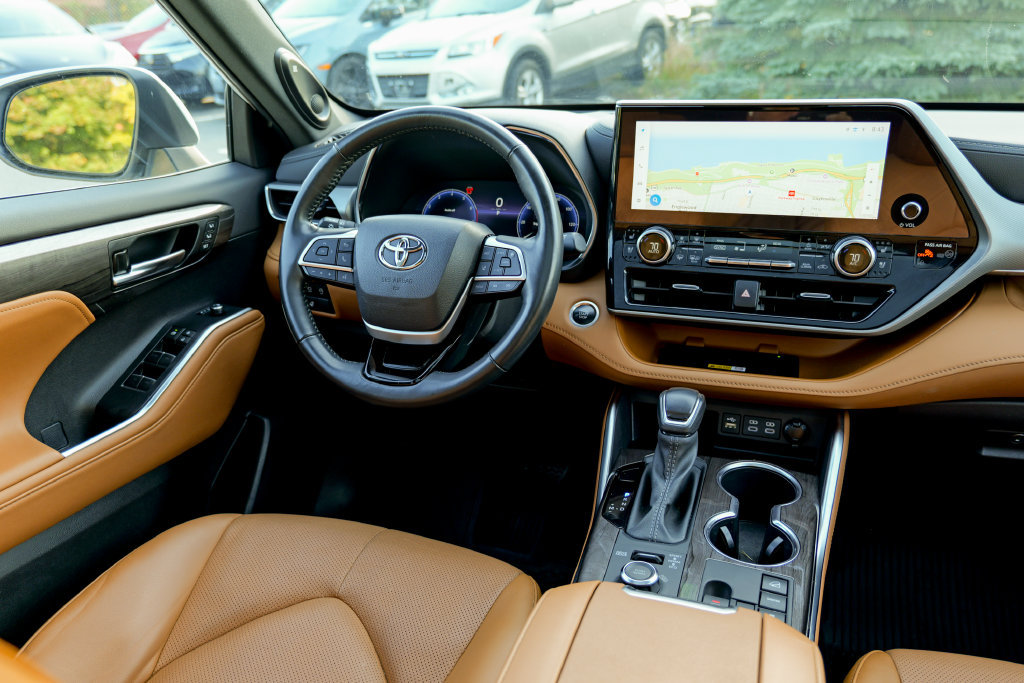 Used 2024 Toyota Highlander Platinum AWD/4WD image 43