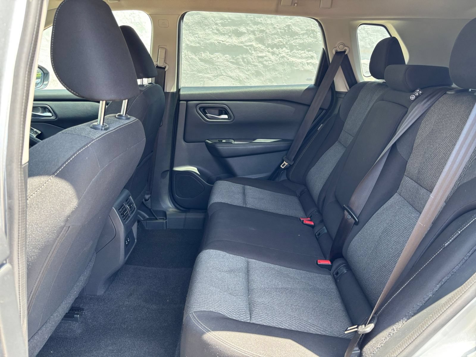 Used 2025 Nissan Rogue SV FWD image 28