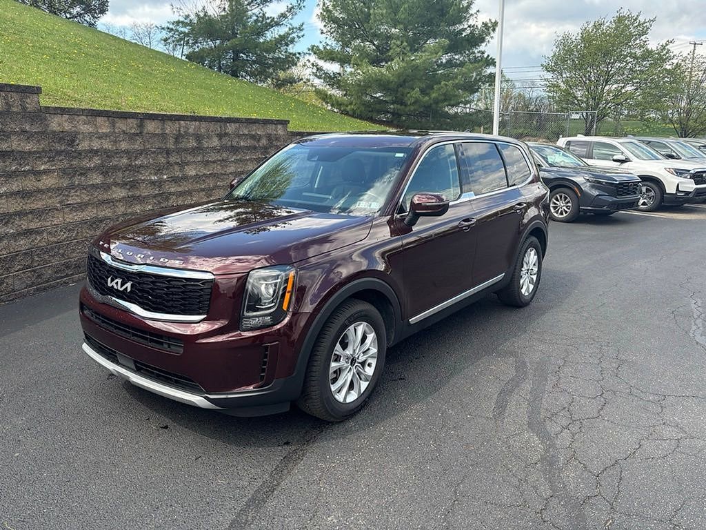 Used 2022 Kia Telluride LX image 3