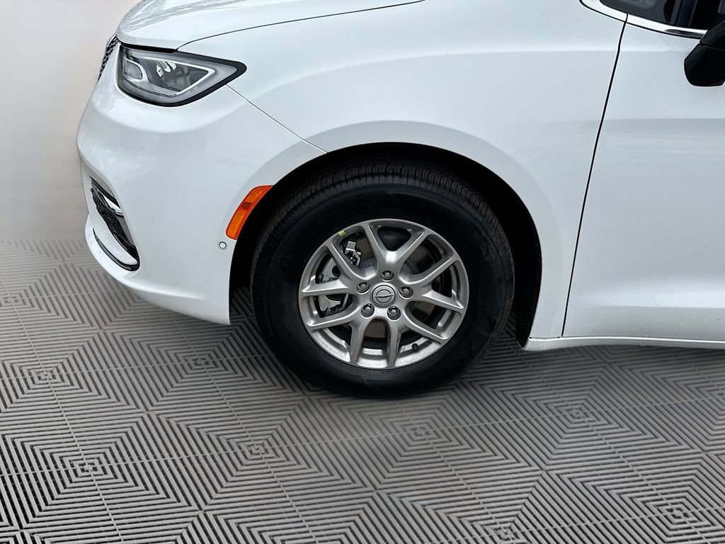 New 2026 Chrysler Pacifica Select FWD image 35