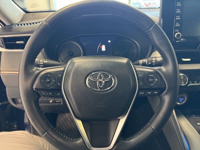Used 2021 Toyota Venza XLE w/ Softex Package image 16