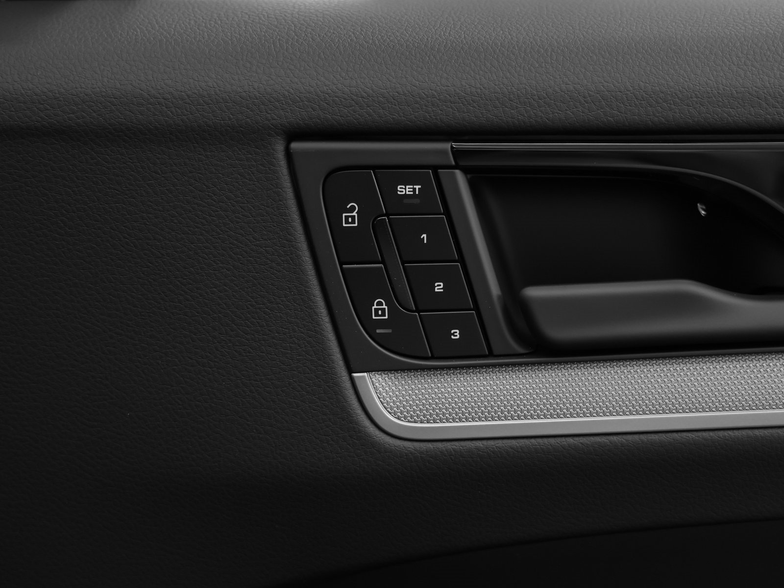 Certified 2025 Porsche Cayenne image 18