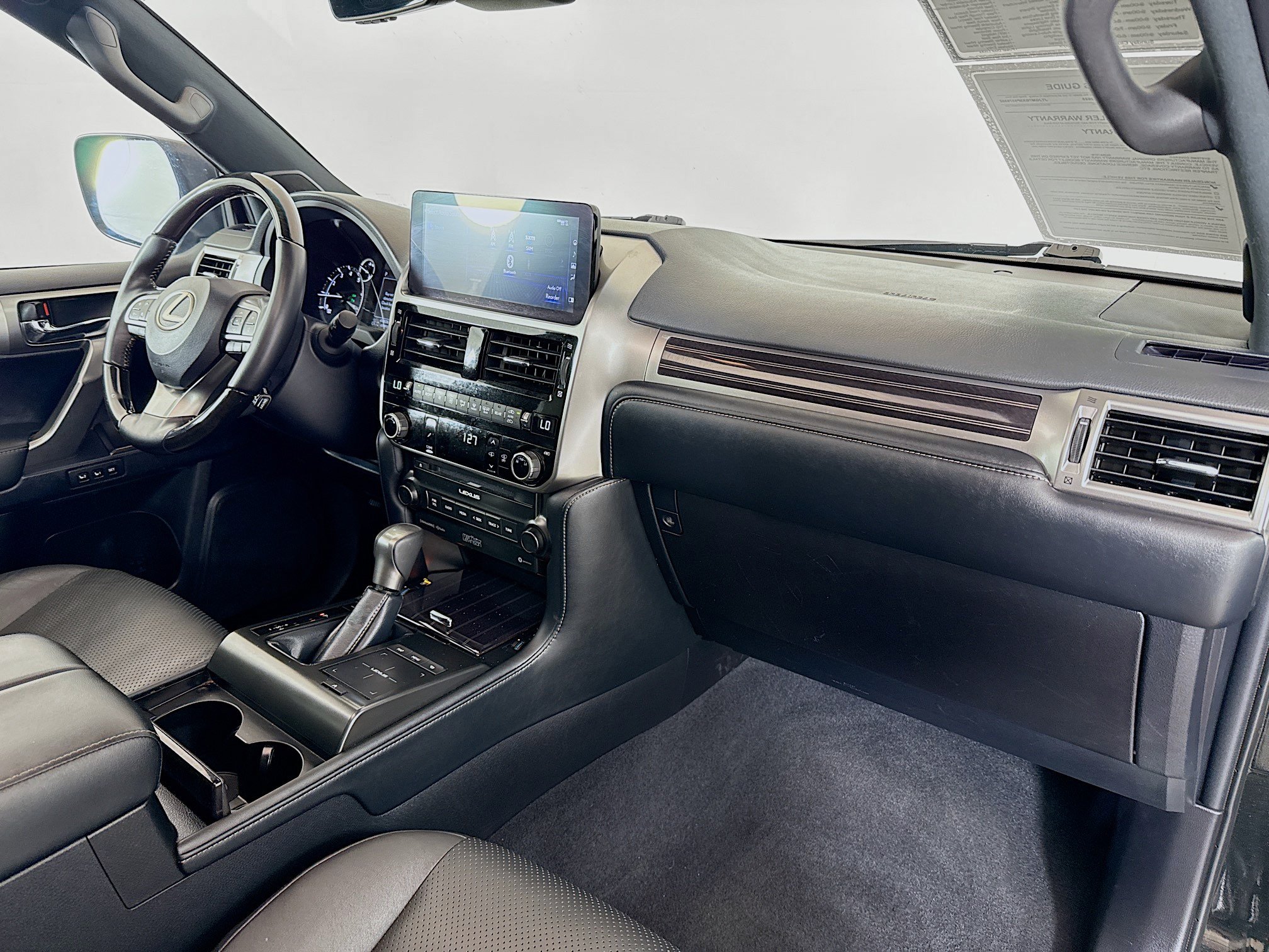 Used 2023 Lexus GX 460 Luxury w/ Sport Design Package AWD/4WD image 28