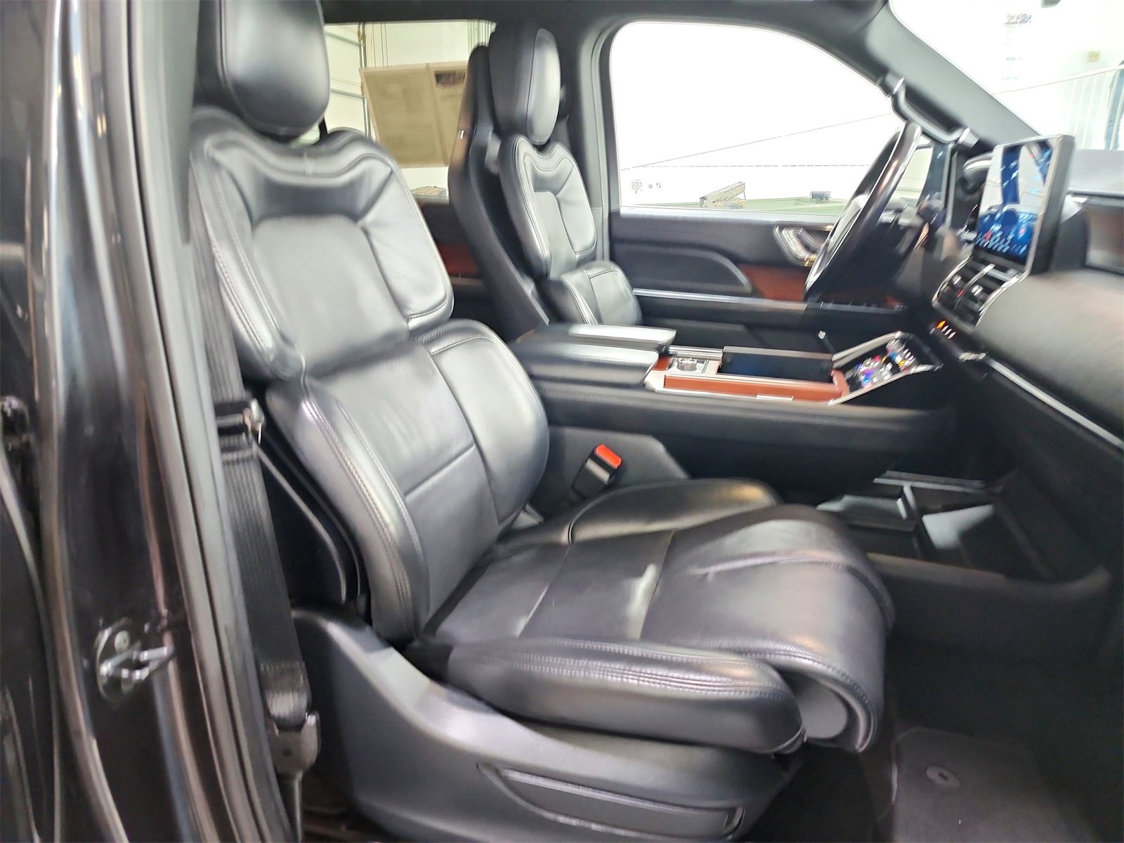 Used 2024 Lincoln Navigator Reserve image 39