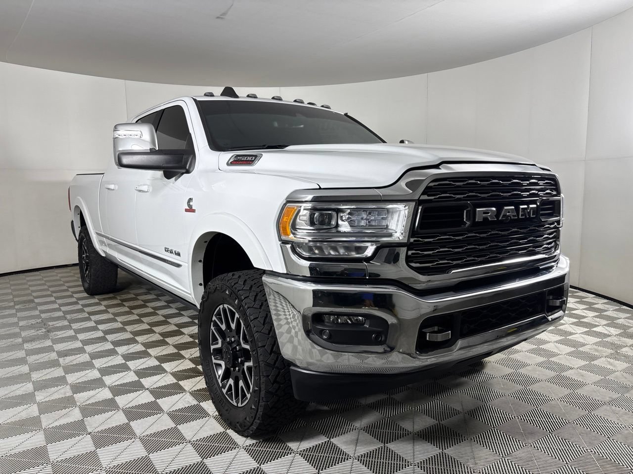 Used 2024 RAM 2500 Limited AWD/4WD image 3