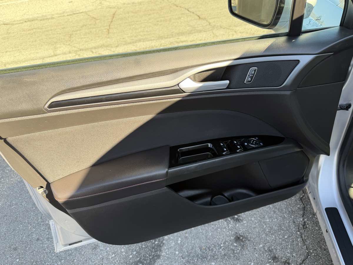 Used 2014 Ford Fusion SE image 6