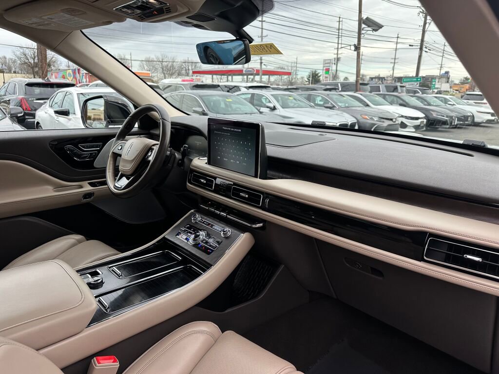 Used 2020 Lincoln Aviator Reserve w/ Equipment Group 202A image 32