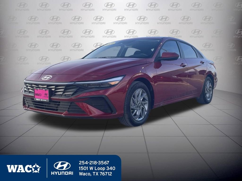 Used 2025 Hyundai Elantra Blue image 3