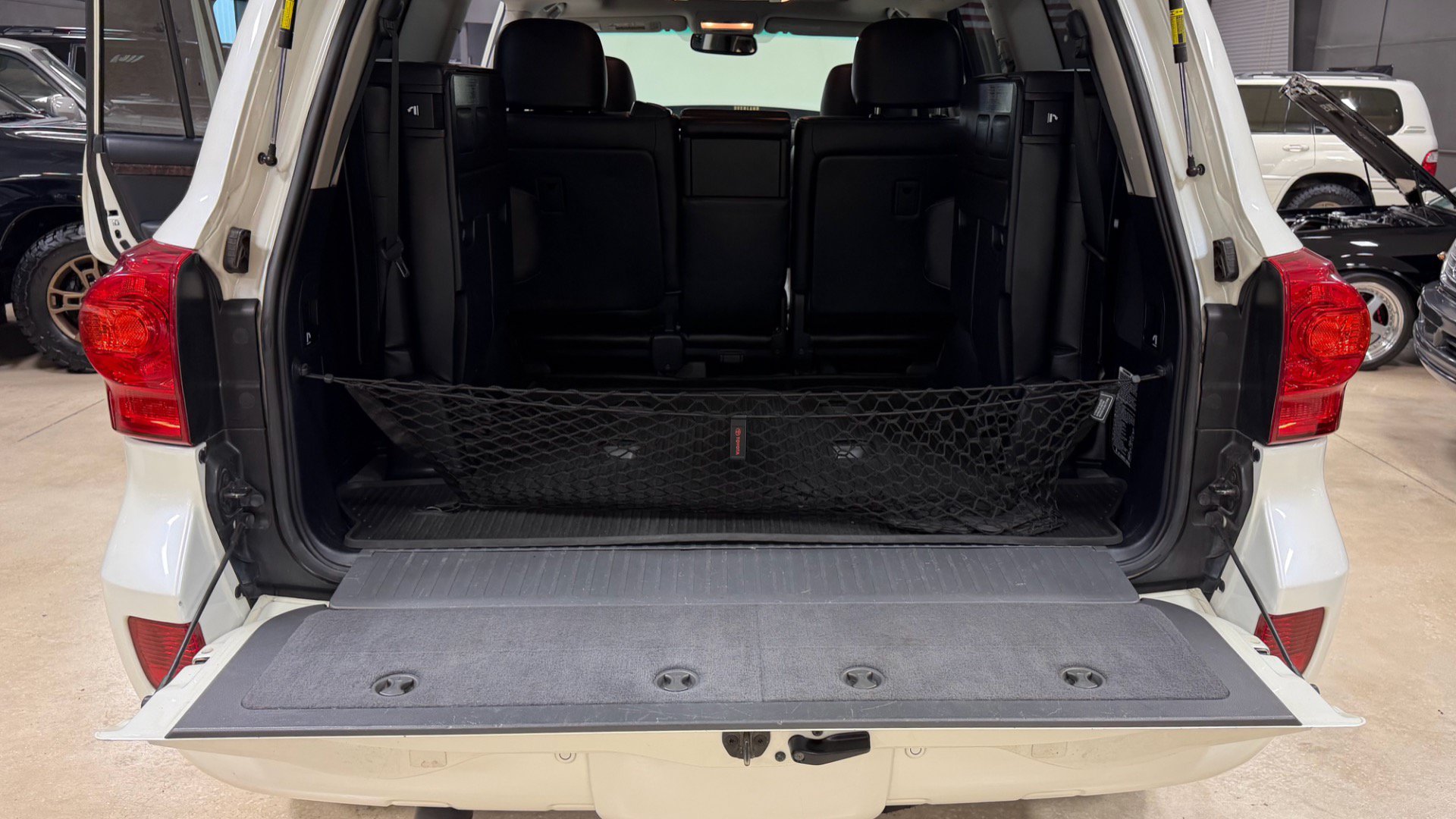 Used 2014 Toyota Land Cruiser AWD/4WD image 31