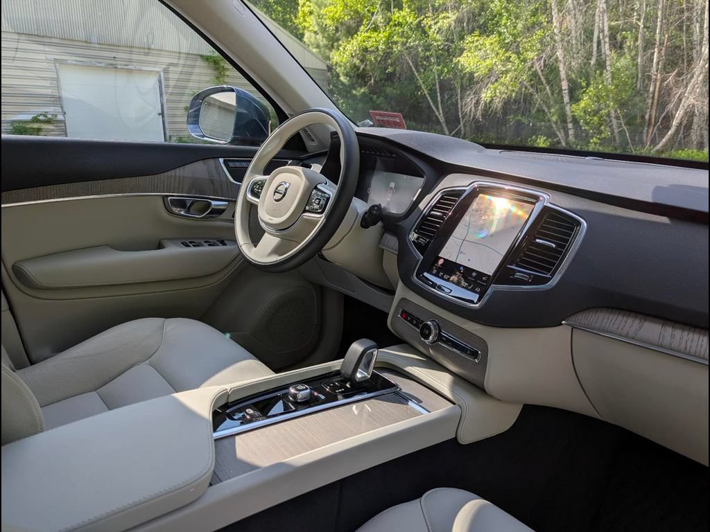 Certified 2025 Volvo XC90 T8 Plus w/ Protection Package Premier AWD/4WD image 20