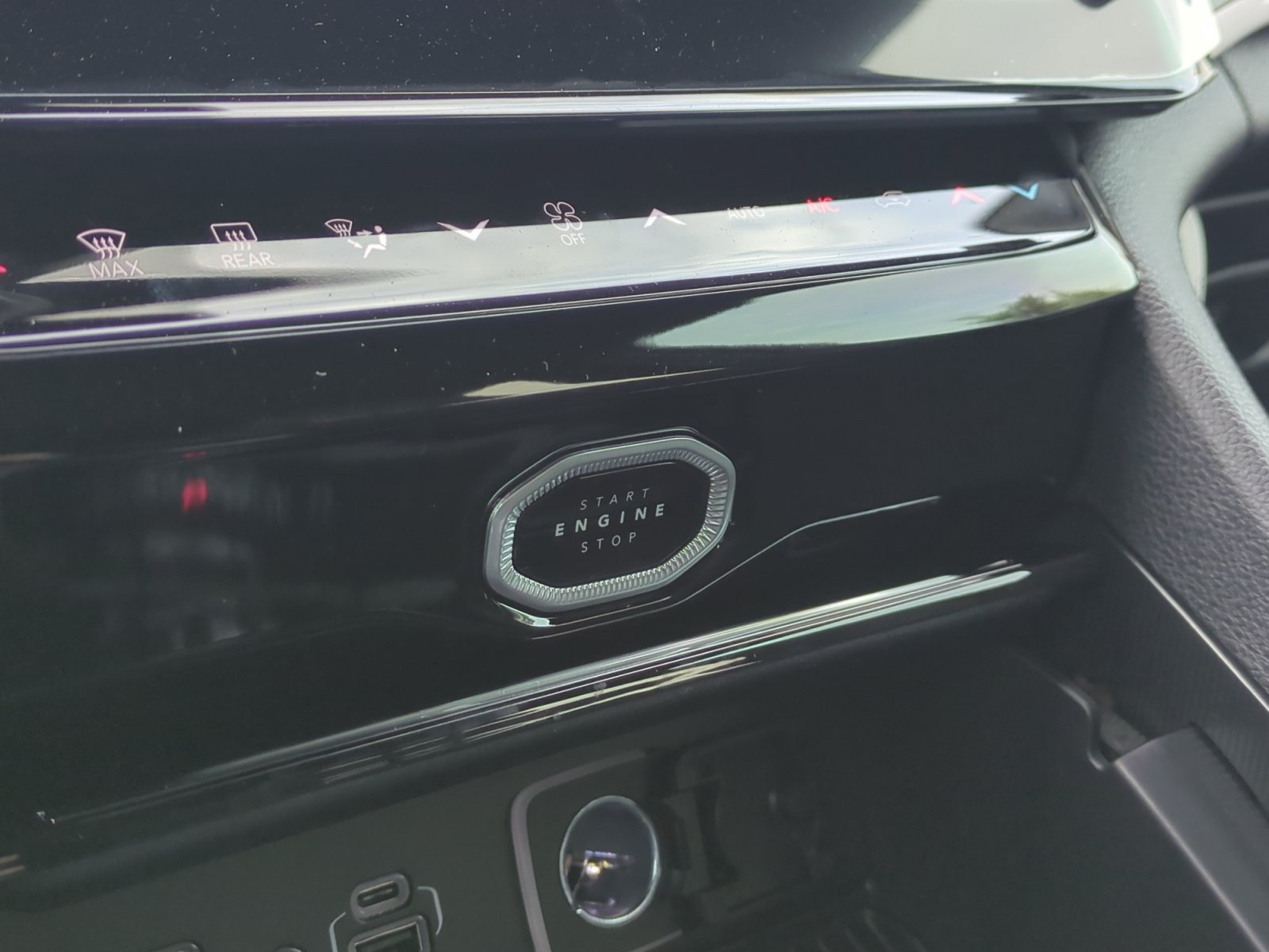 New 2026 Jeep Grand Cherokee Altitude AWD/4WD image 30