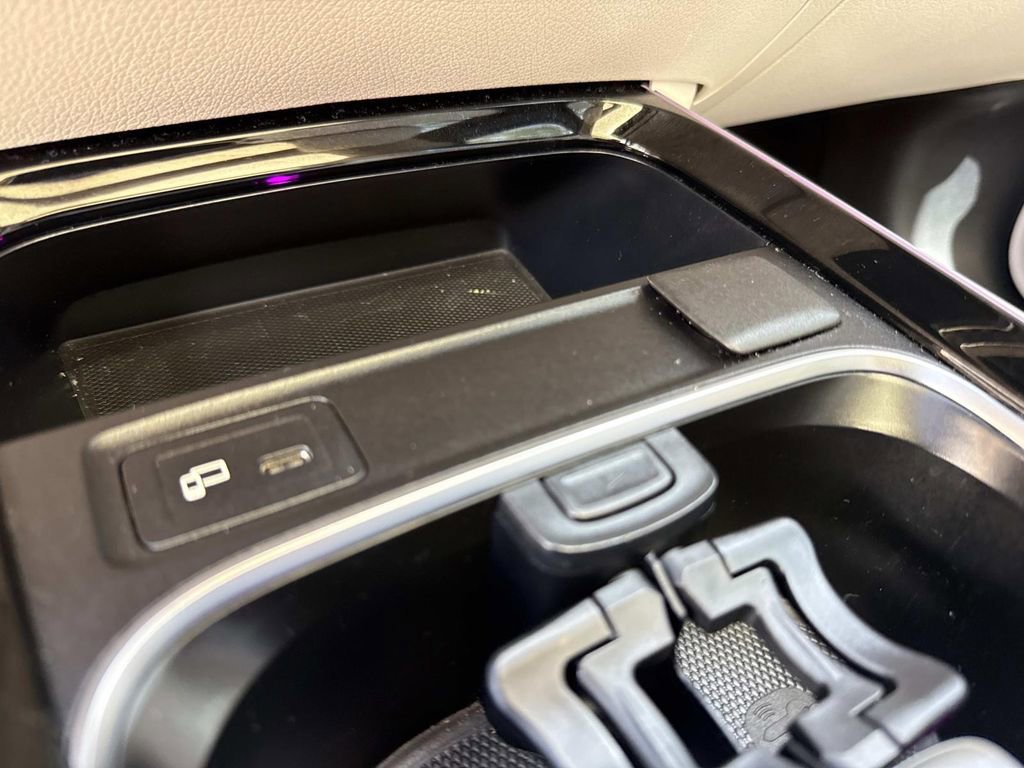 Used 2022 Mercedes-Benz GLB 250 image 34