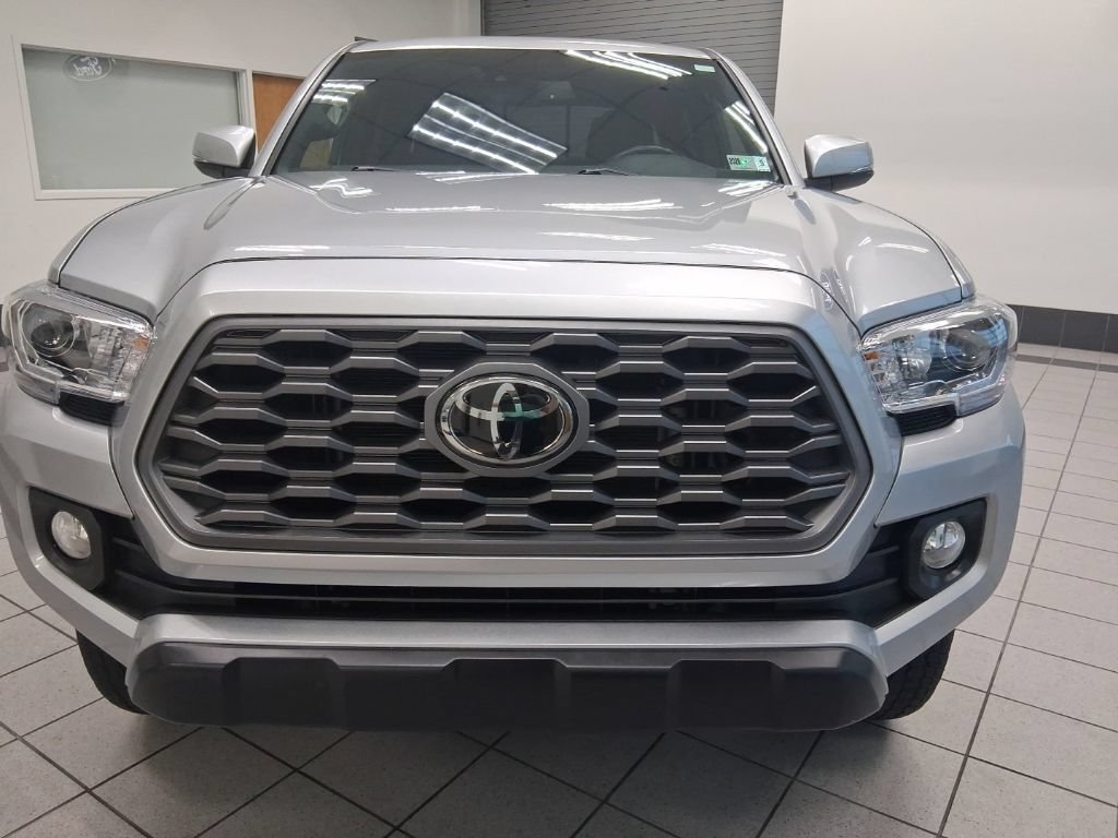 Used 2023 Toyota Tacoma TRD Off-Road w/ Technology Package AWD/4WD image 3