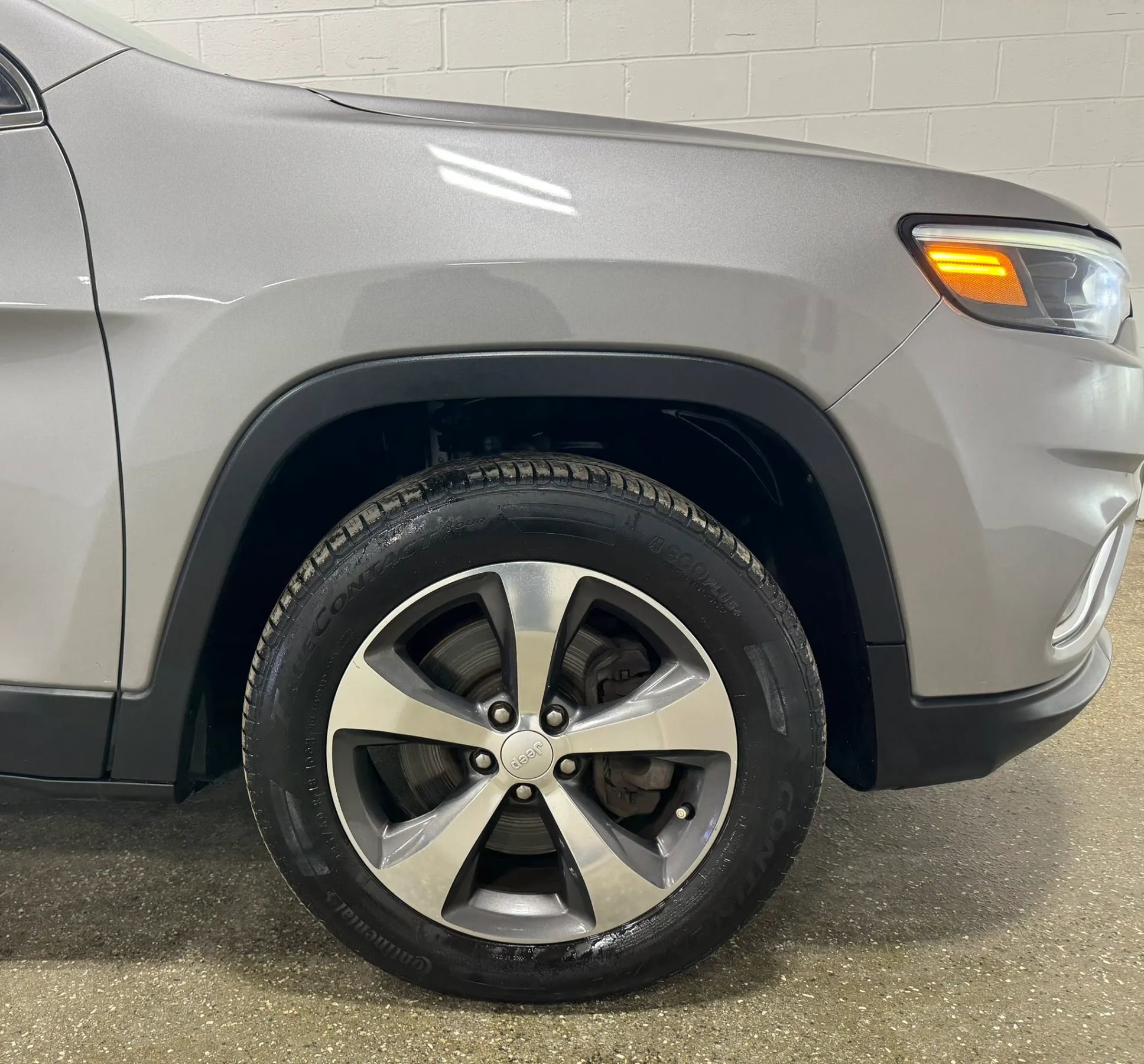 Used 2019 Jeep Cherokee Limited image 9