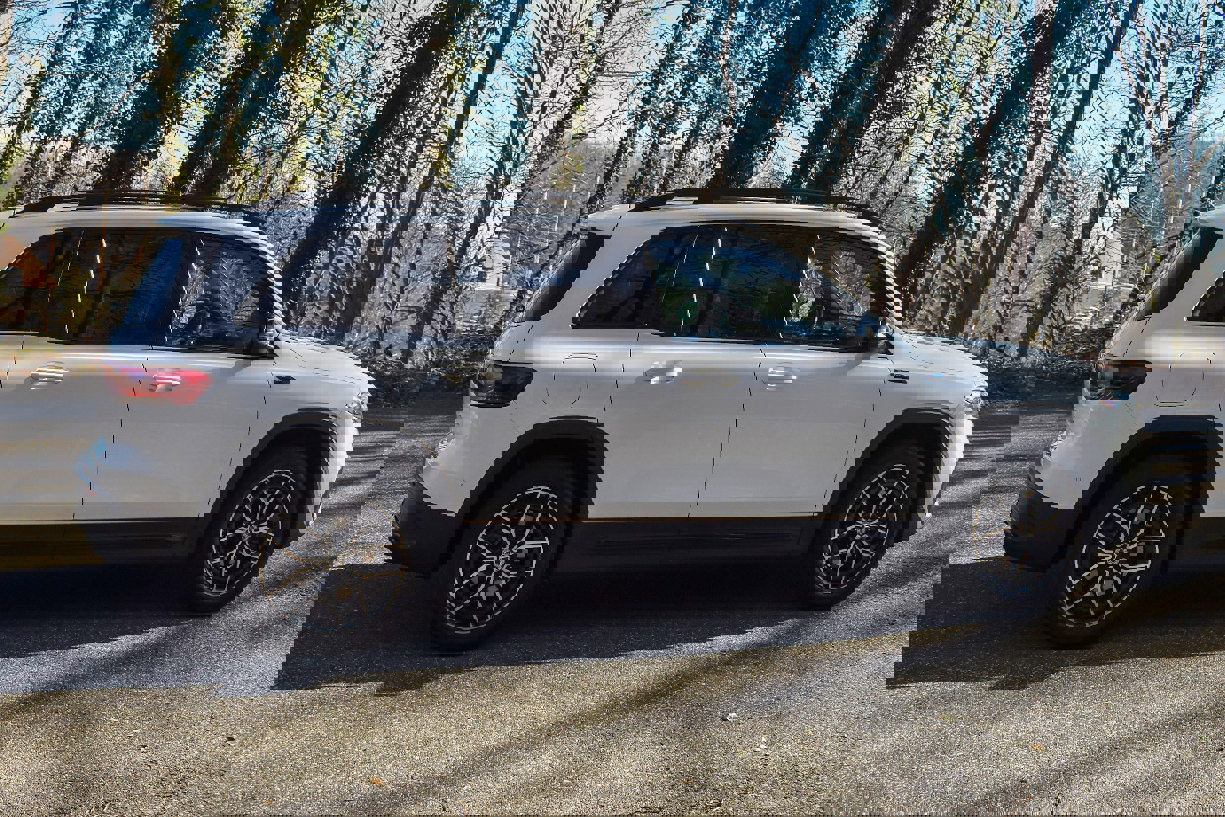 Used 2022 Mercedes-Benz EQB 350 4MATIC w/ AMG Night Package image 8