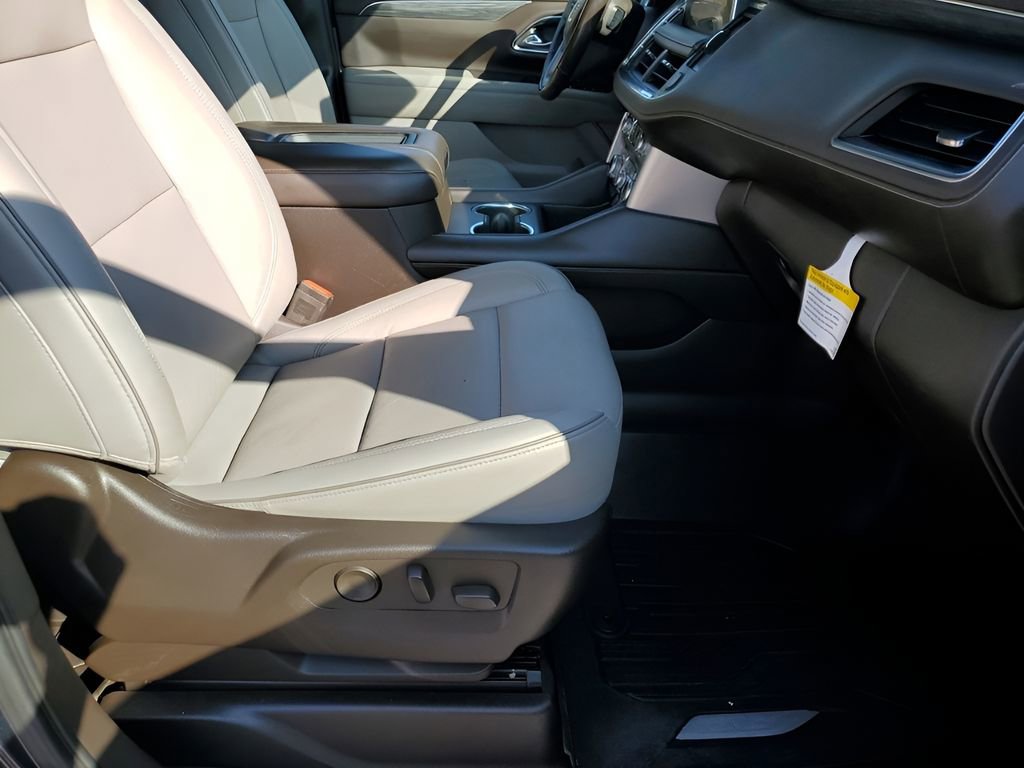 Used 2021 GMC Yukon XL SLT w/ Rear Media and Nav Package image 16