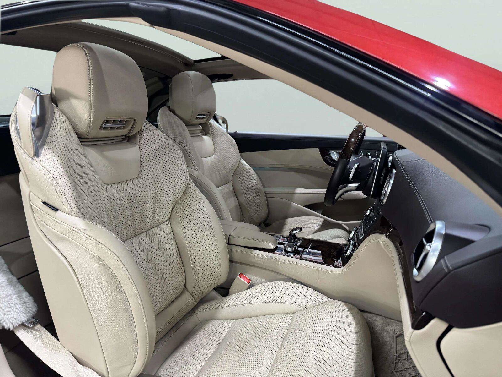 Used 2018 Mercedes-Benz SL 550 image 32