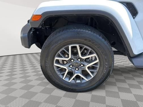 Used 2024 Jeep Wrangler Unlimited Sahara AWD/4WD image 13