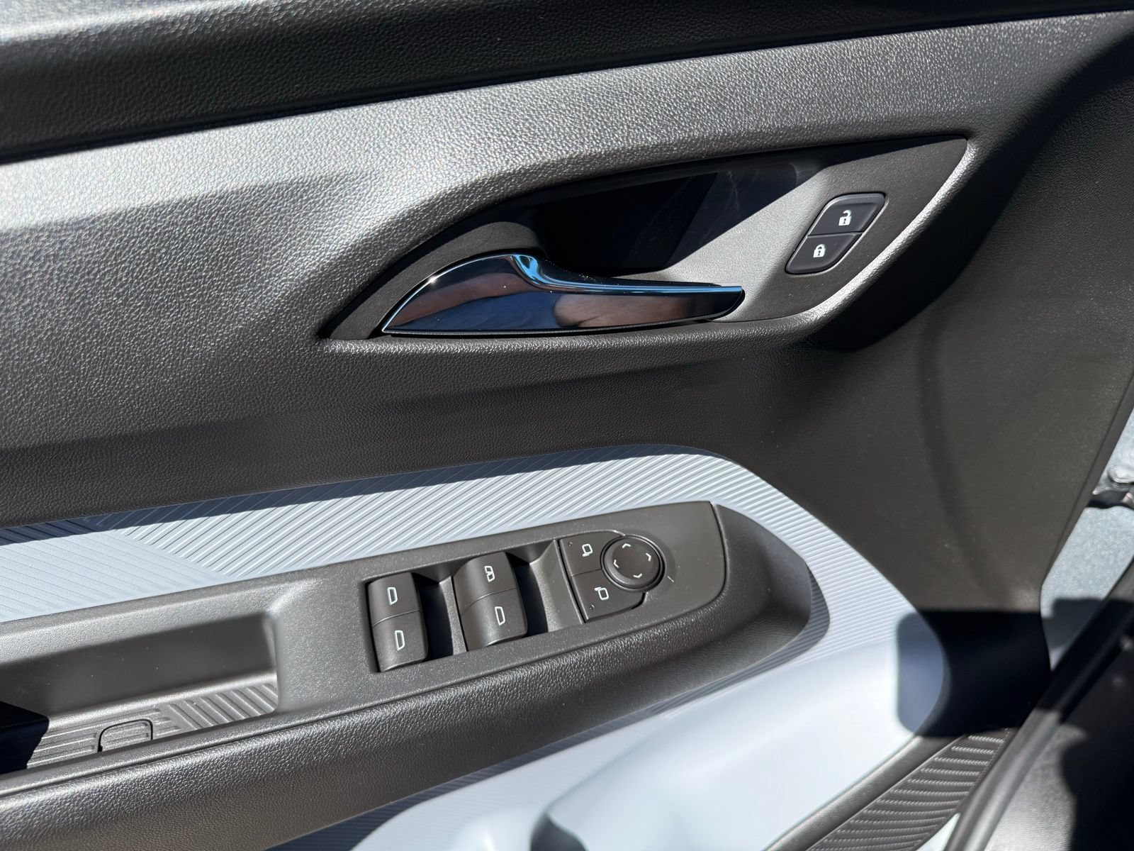 New 2027 Chevrolet Bolt RS w/ Technology Package FWD image 12