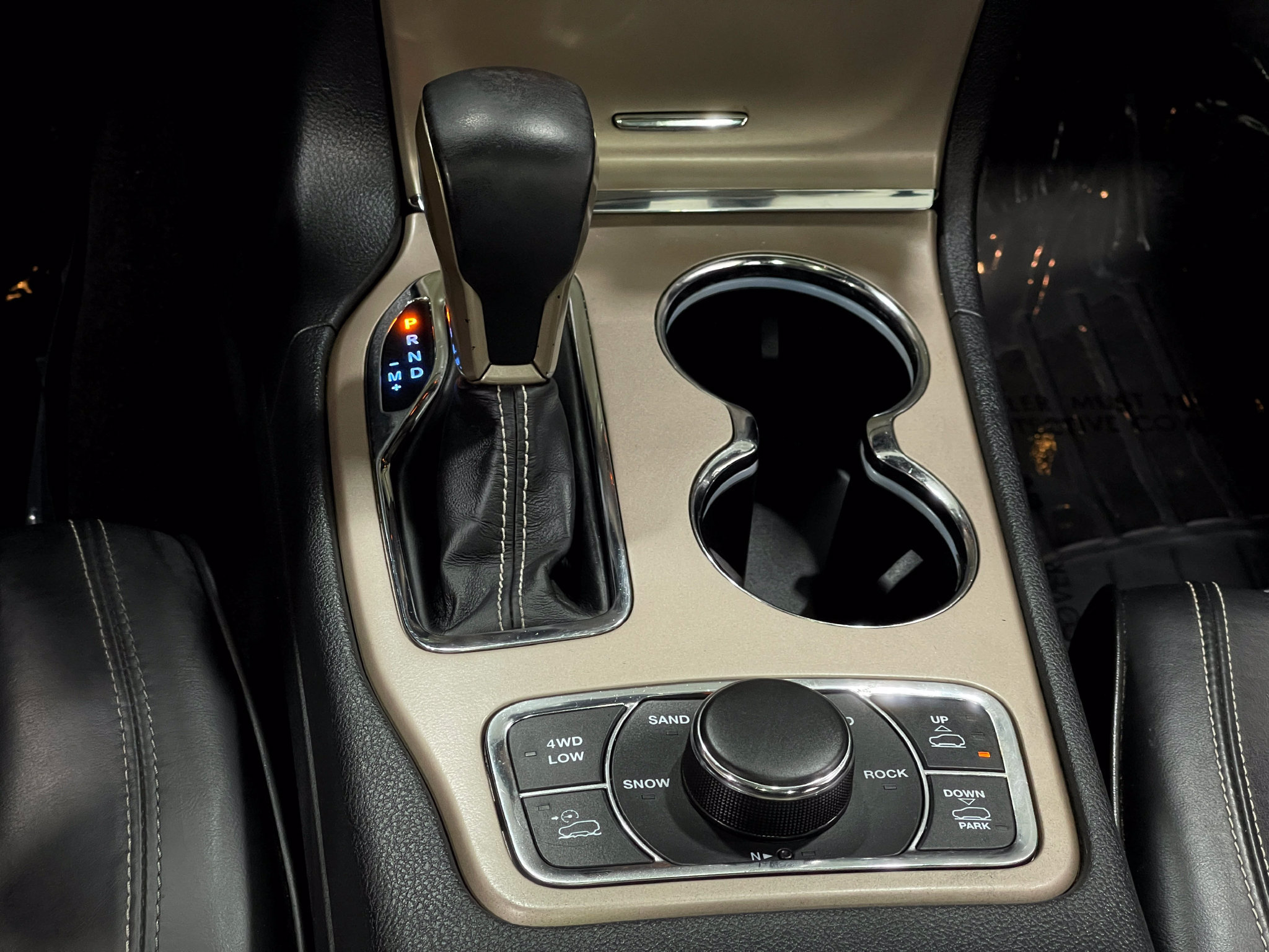Used 2017 Jeep Grand Cherokee Overland AWD/4WD image 28