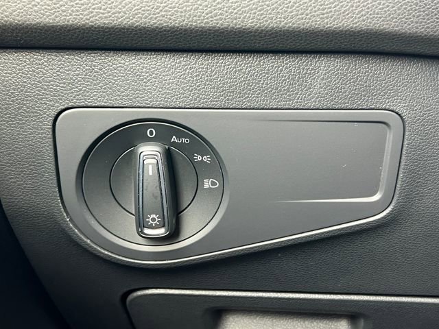 Used 2024 Volkswagen Tiguan SE image 19