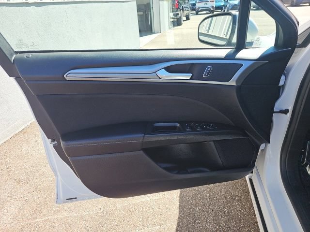 Used 2020 Ford Fusion SE FWD image 11