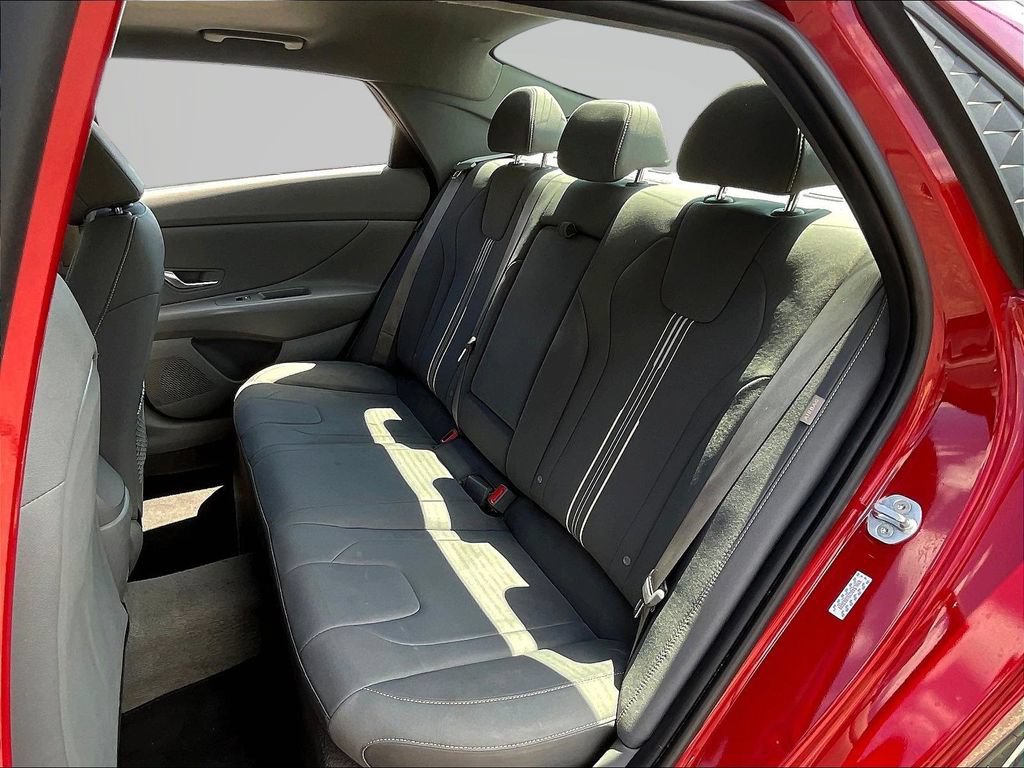 Used 2025 Hyundai Elantra SEL FWD image 23
