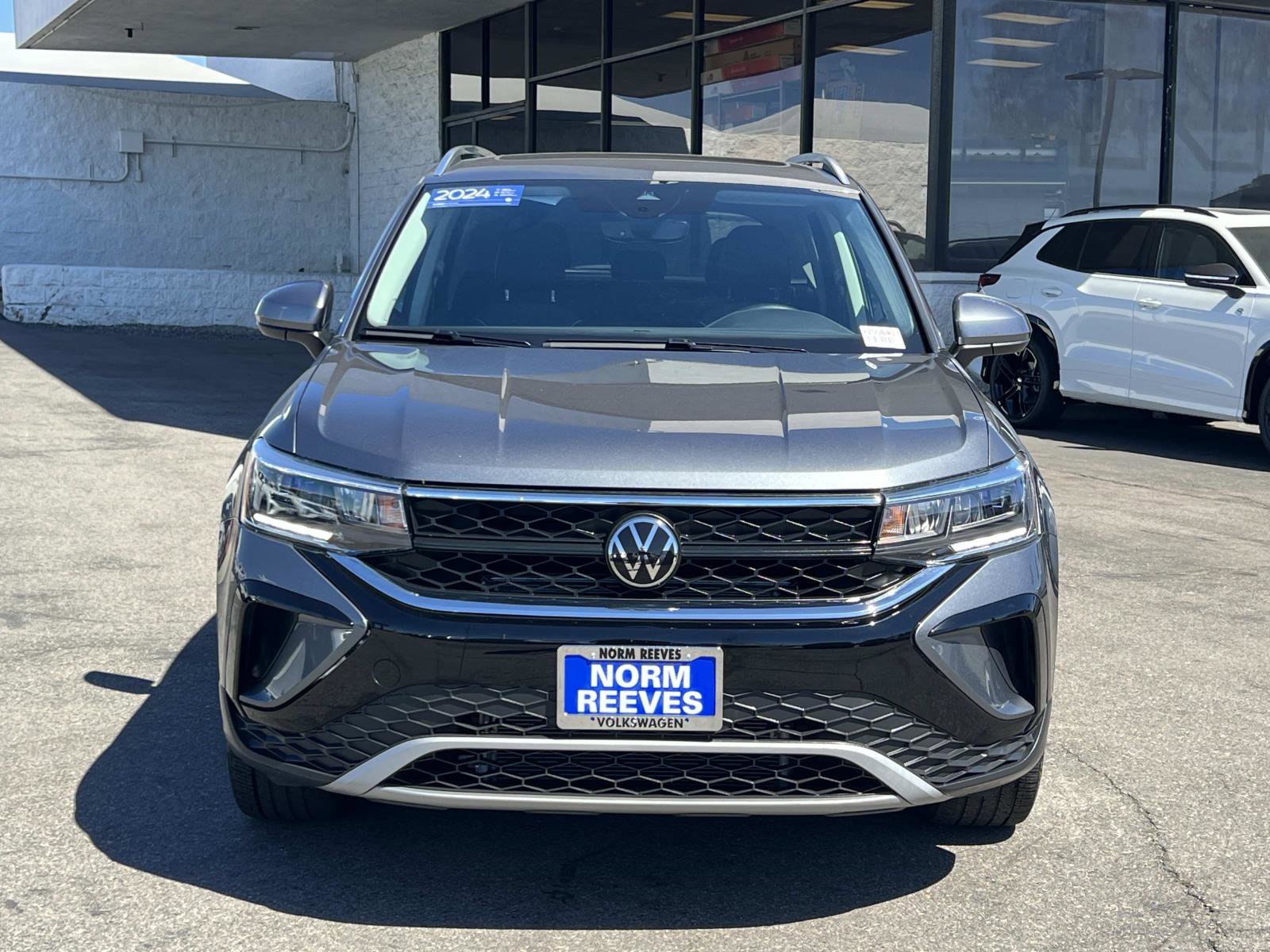 Certified 2023 Volkswagen Taos SE w/ Panoramic Sunroof Package image 4