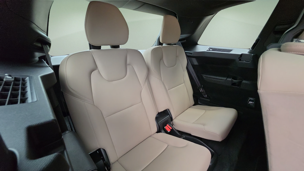 Used 2025 Volvo XC90 B6 Plus AWD/4WD image 16