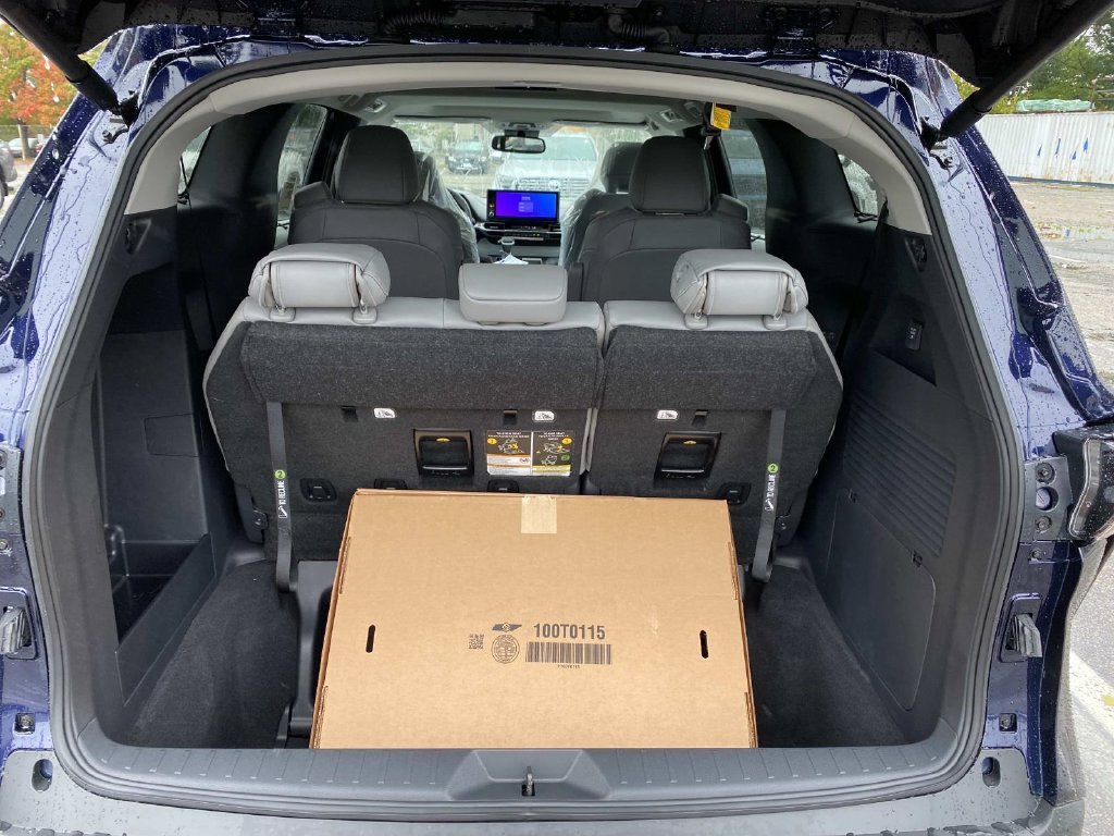 New 2026 Toyota Sienna XLE AWD/4WD image 5