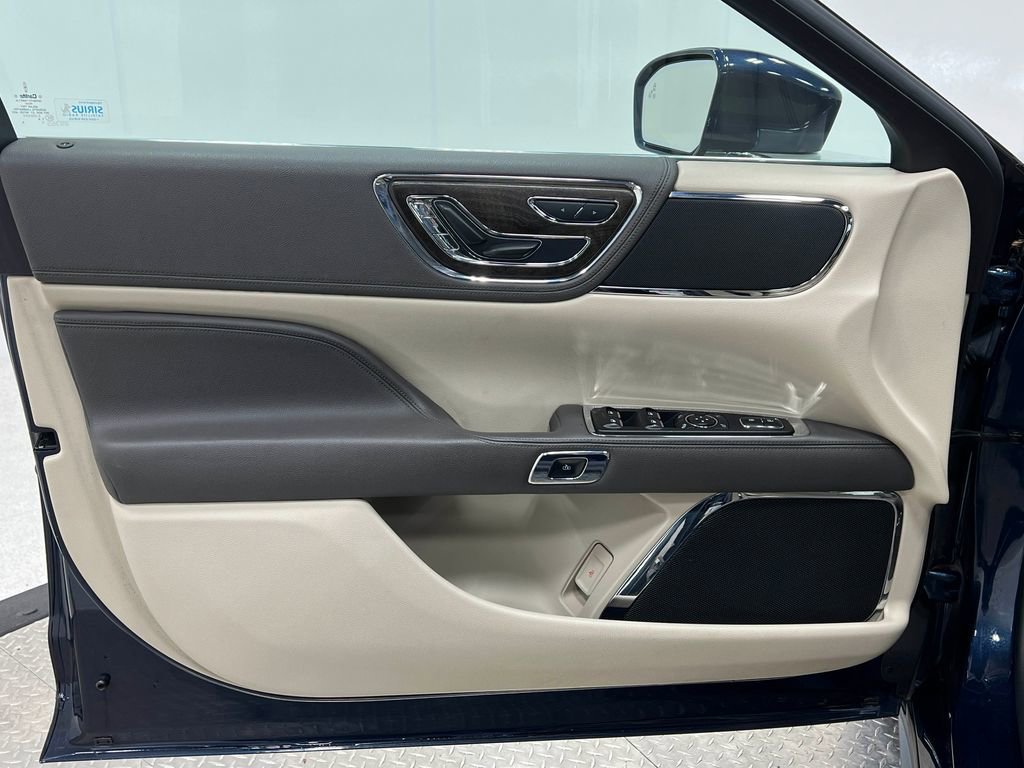 Used 2017 Lincoln Continental Select w/ Climate Package image 17