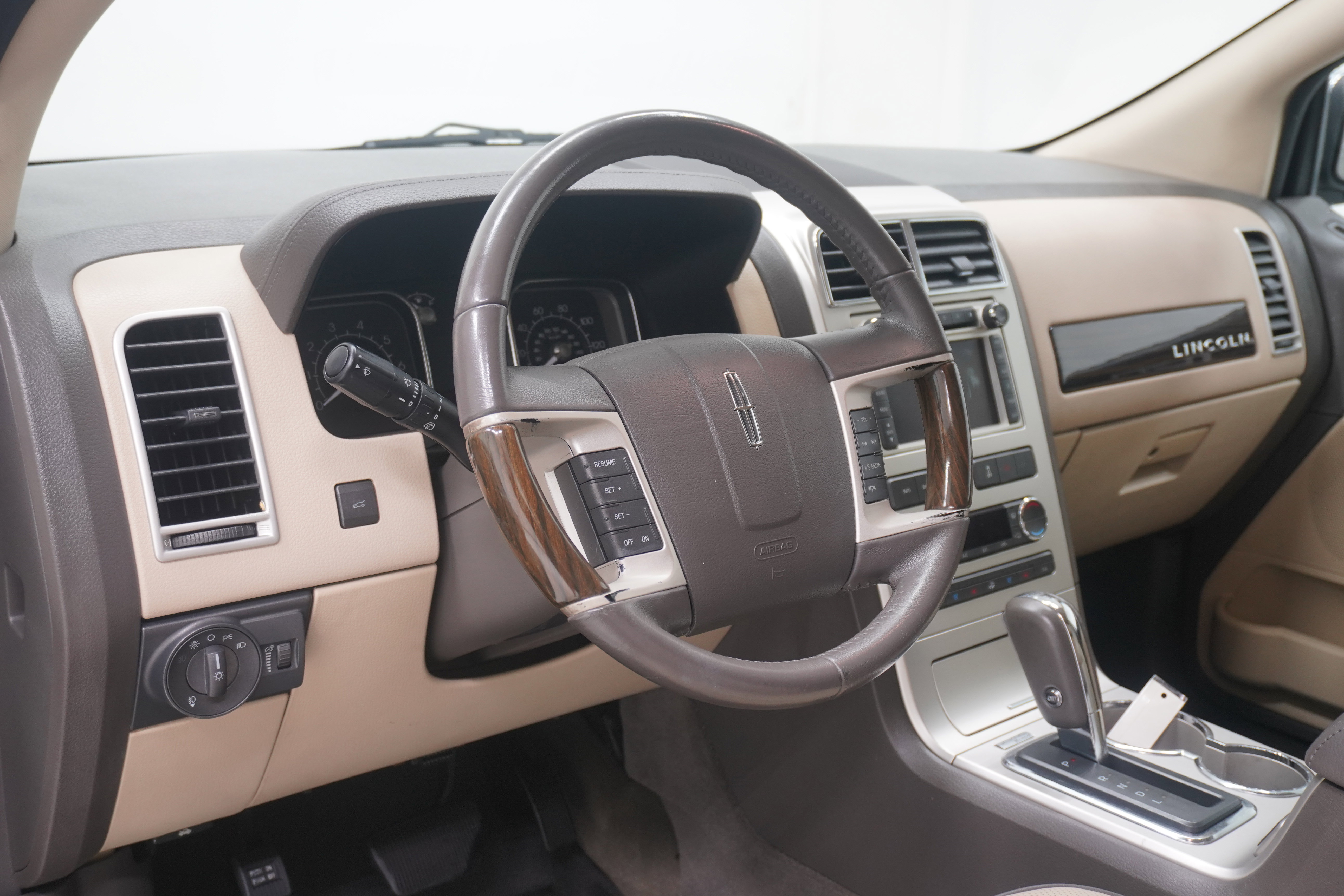 Used 2010 Lincoln MKX 2WD image 11