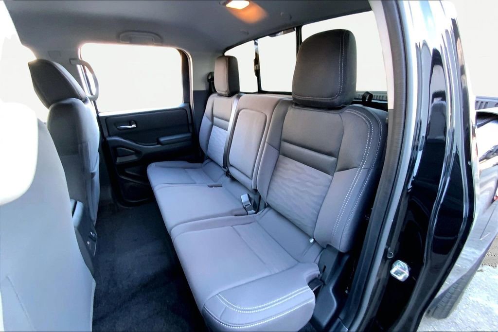 Used 2023 Nissan Frontier SV image 16