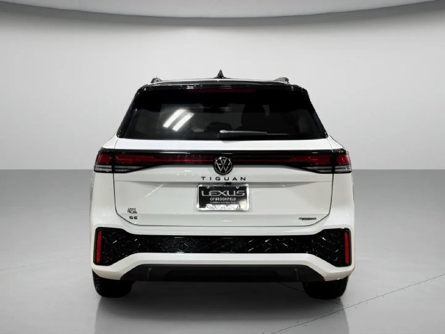 Used 2026 Volkswagen Tiguan SE R-Line AWD/4WD image 5