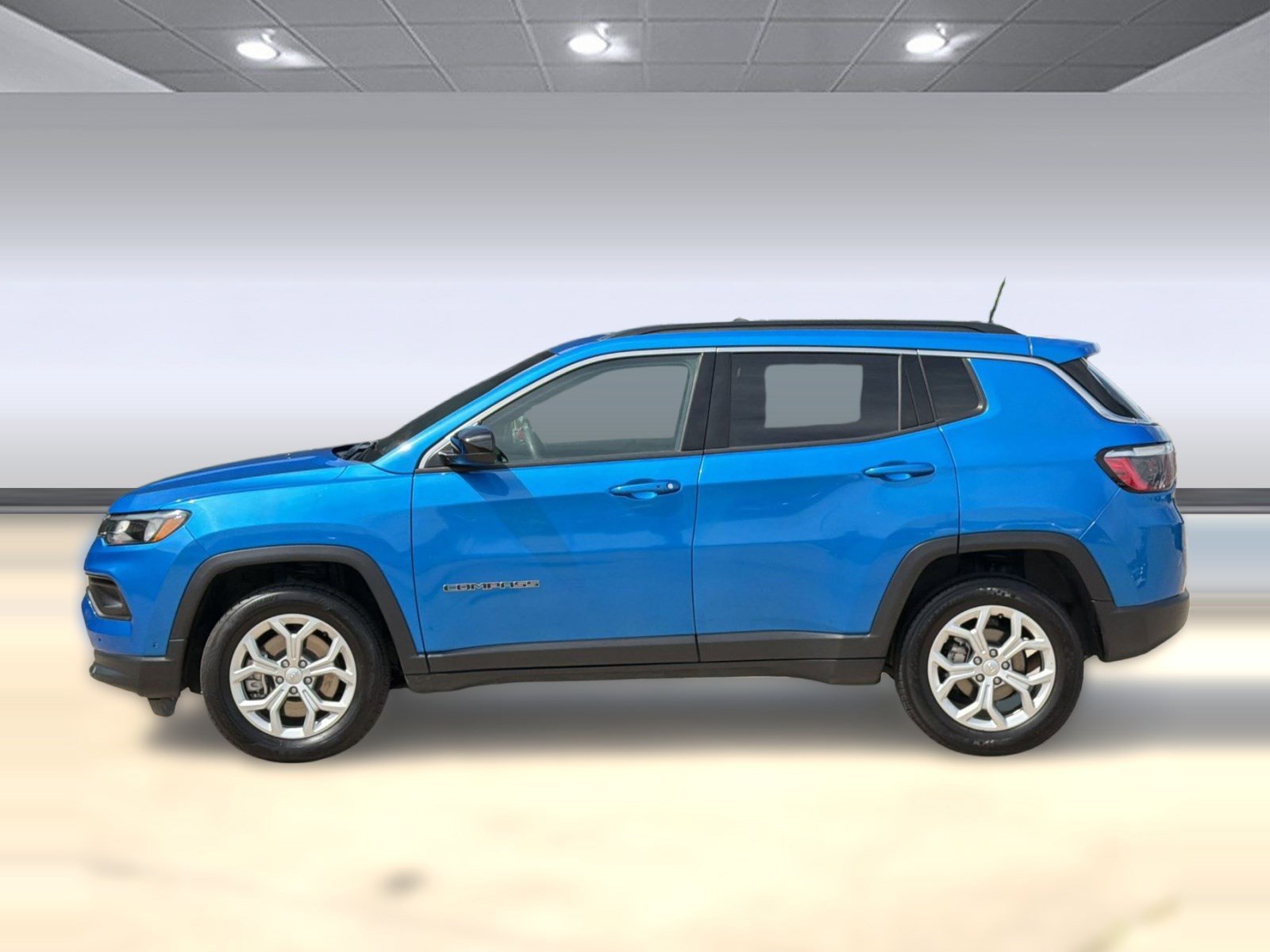 Used 2024 Jeep Compass Latitude image 2