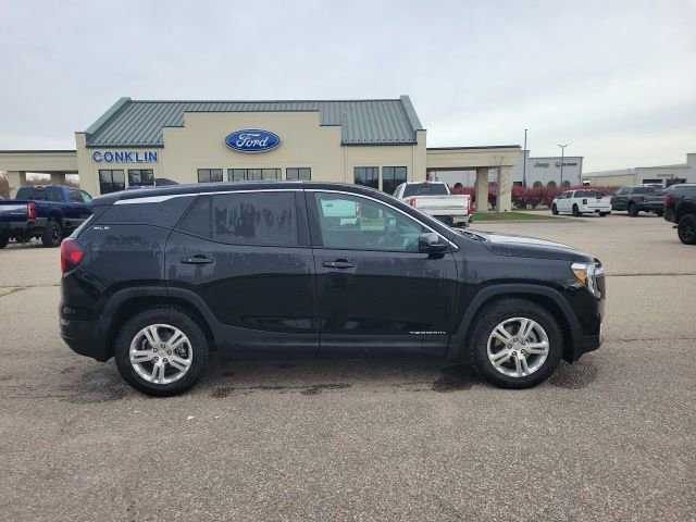 Used 2024 GMC Terrain SLE image 18