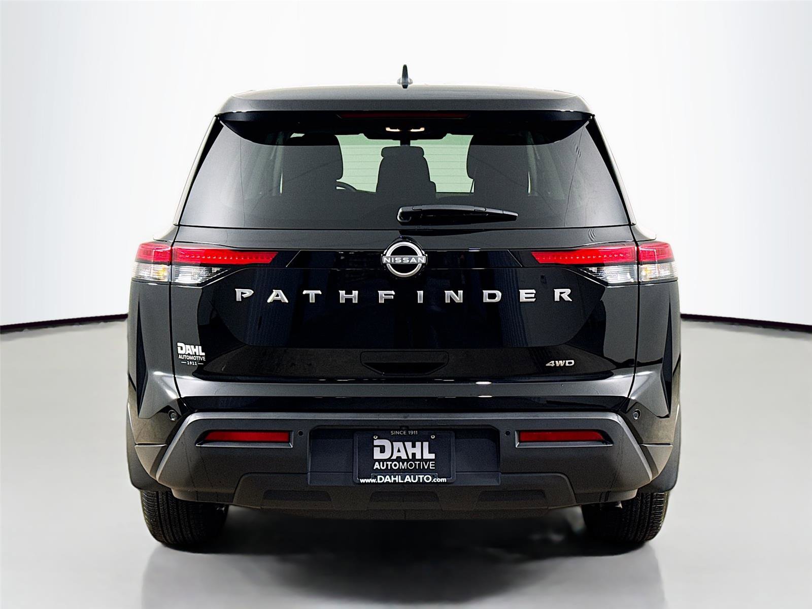 Used 2025 Nissan Pathfinder S image 12