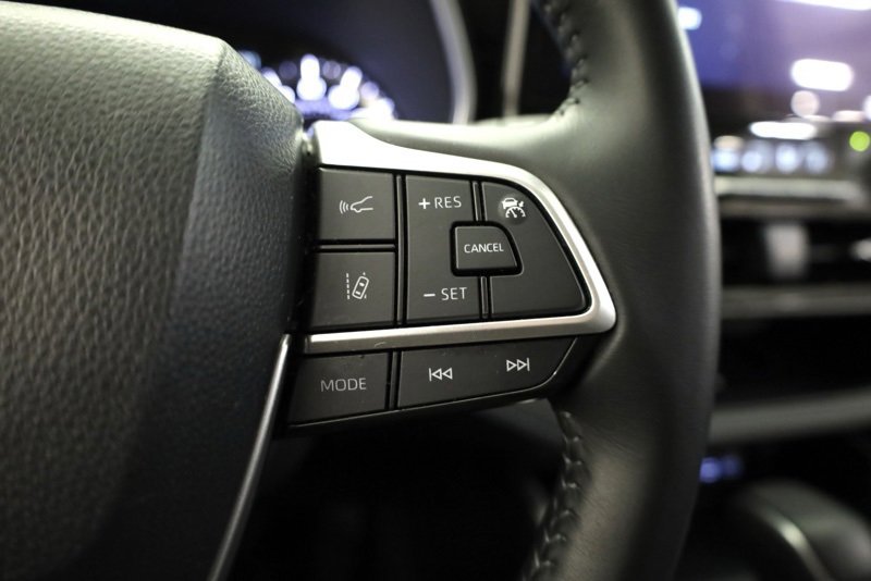 Used 2023 Toyota Highlander XLE image 27