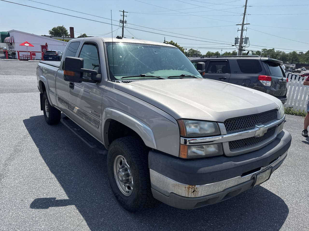 Used 2004 Chevrolet Silverado 2500 LT w/ Heavy-Duty Power Package AWD/4WD image 2