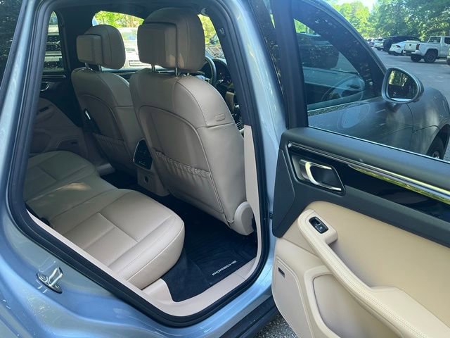 Used 2025 Porsche Macan AWD/4WD image 12